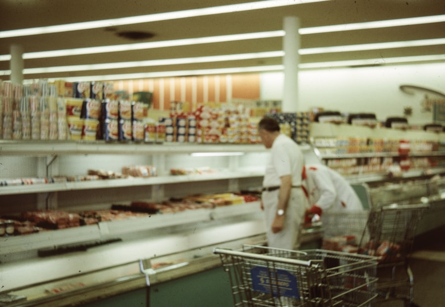 supermarket personnel